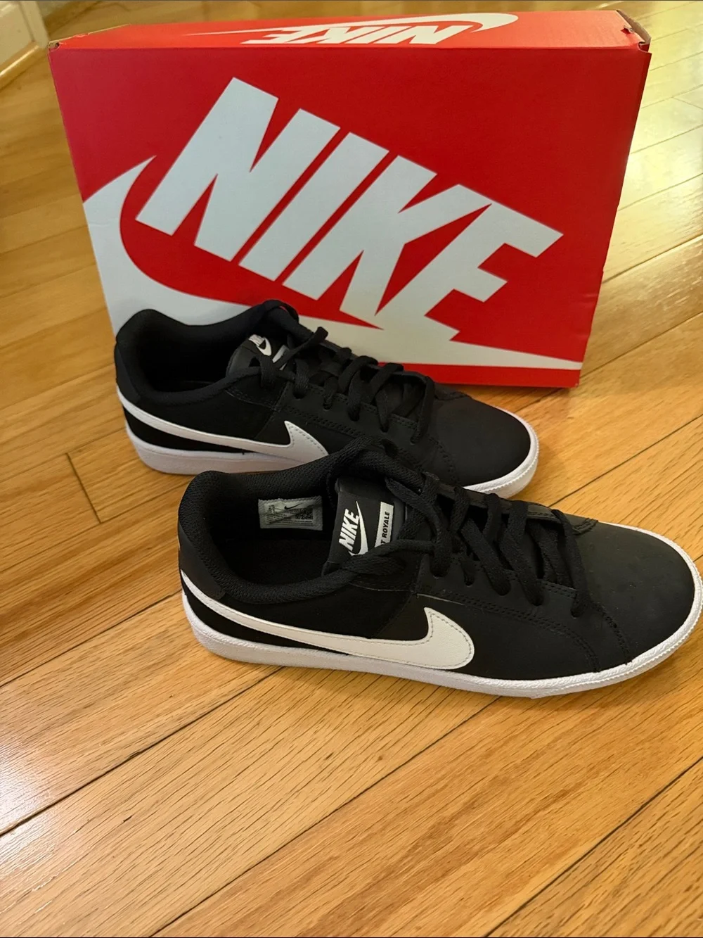 Nike Women’s Nike Court Royale in Black and white size 8.5